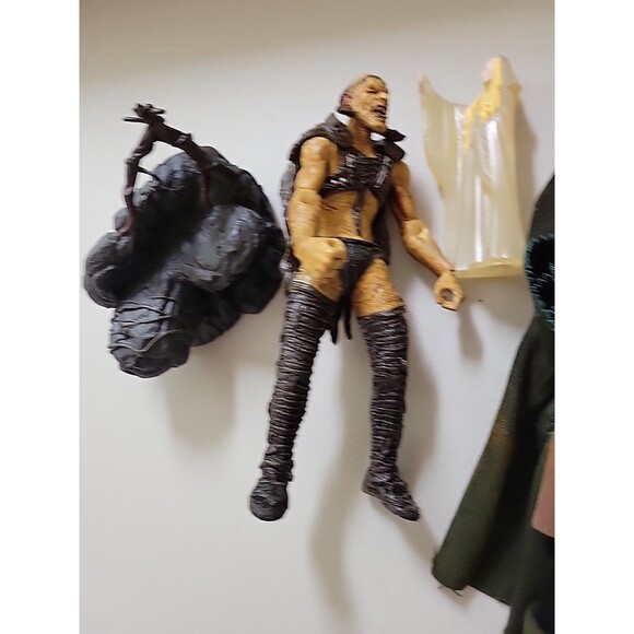 LORD OF THE RINGS Action Figure Lot  Aragon Sharku Rider Galadriel Gollum rock - Picture 7 of 9
